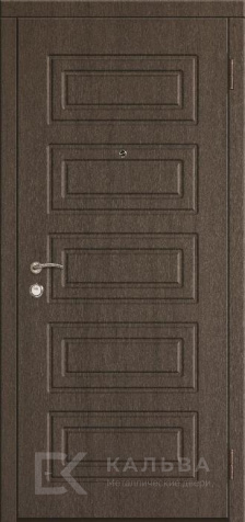 Фото «Железная дверь тёмная филёнки снаружи плетёный орнамент внутри №216»